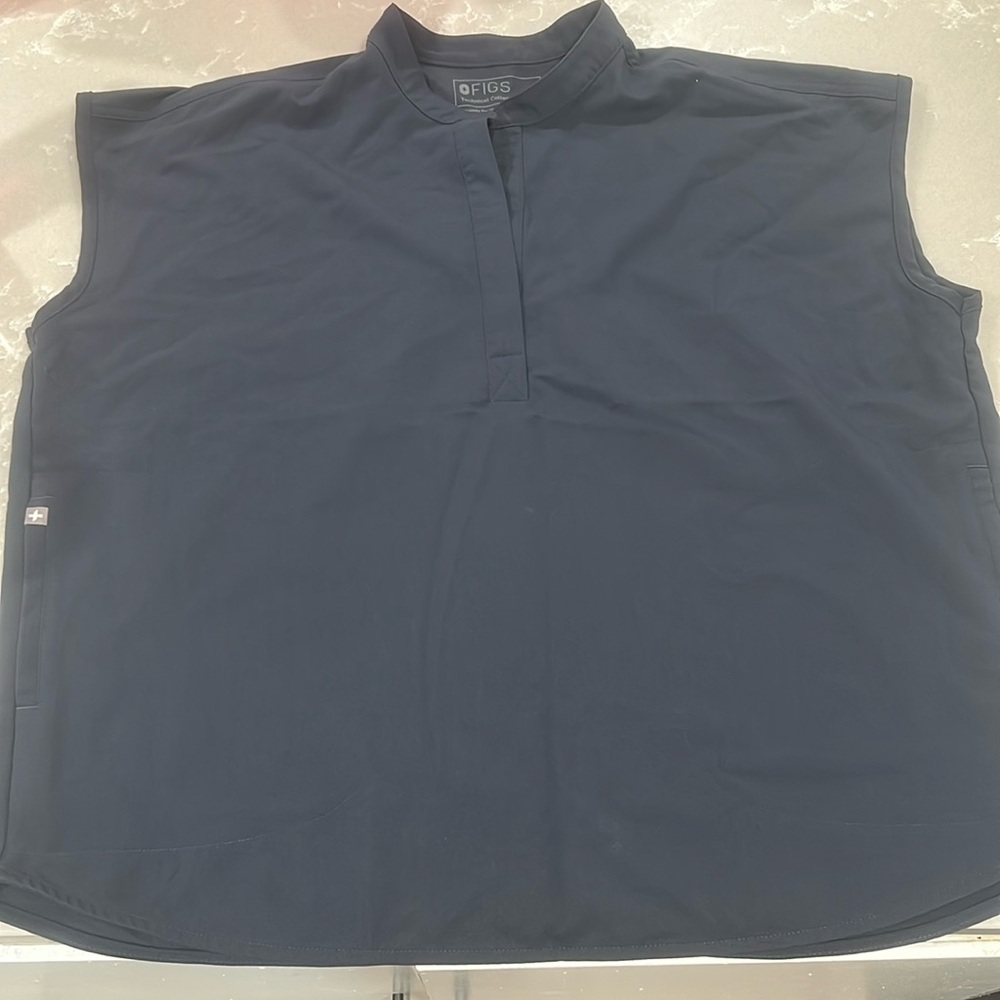 Figs scrub top
